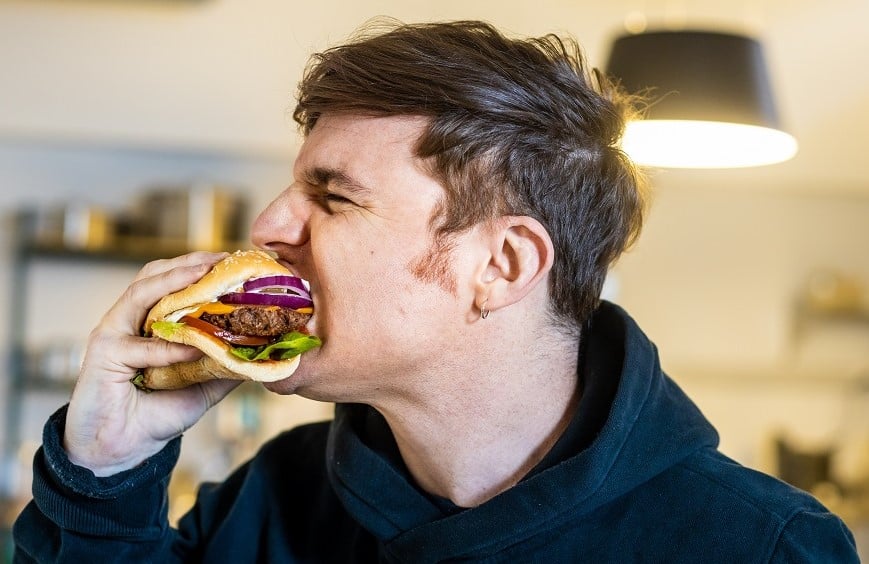 Matias Muchnick eating NotBurger