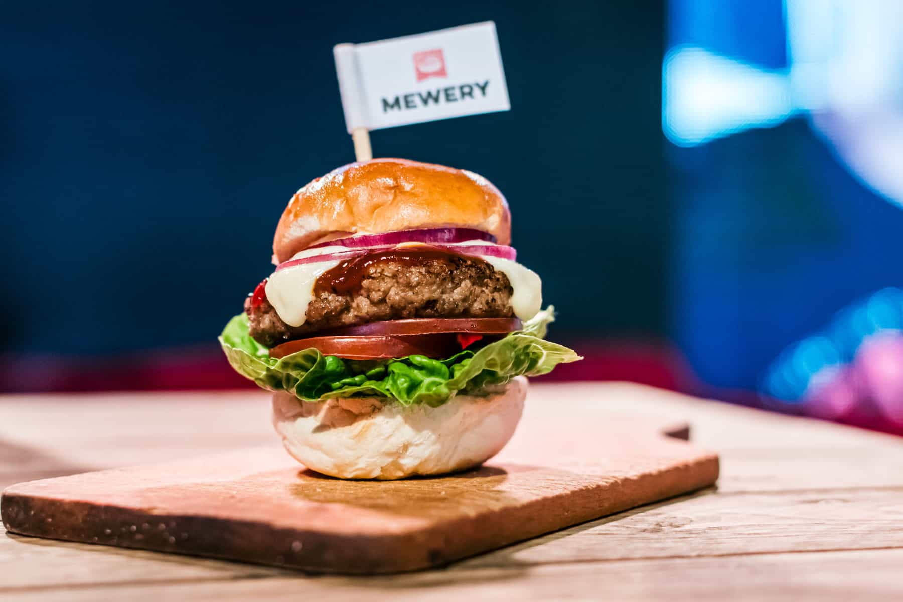 Merry unveils the "first-ever" pork and micro algae cells burger